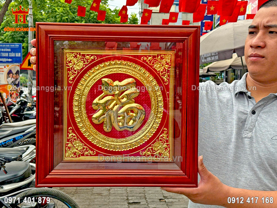 Bức tranh chữ phúc thư pháp được chế tác hoàn toàn thủ công tinh xảo